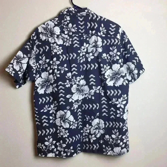 Gap Button up Short Sleeve Size Medium - Picture 4 of 5
